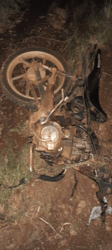 ¡Trágico final! Joven pierde la vida en brutal choque entre motocicleta y camioneta en El Soberbio
