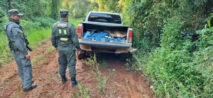 Contrabando: Hallan Camioneta Abandonada Con Miles De Atados De Cigarrillos En Fracrán